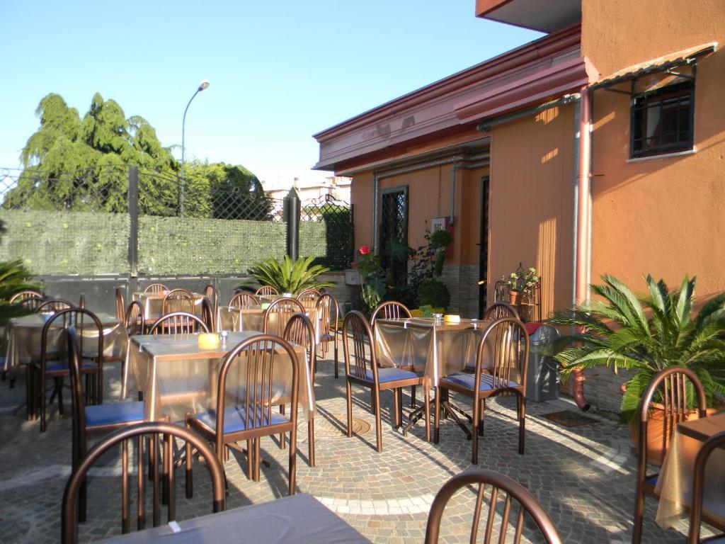 Hotel Mi.Ro. Casalnuovo Di Napoli Exteriör bild